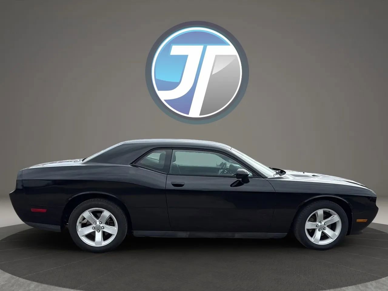 Used 2014 Dodge Challenger SXT RWD image 5