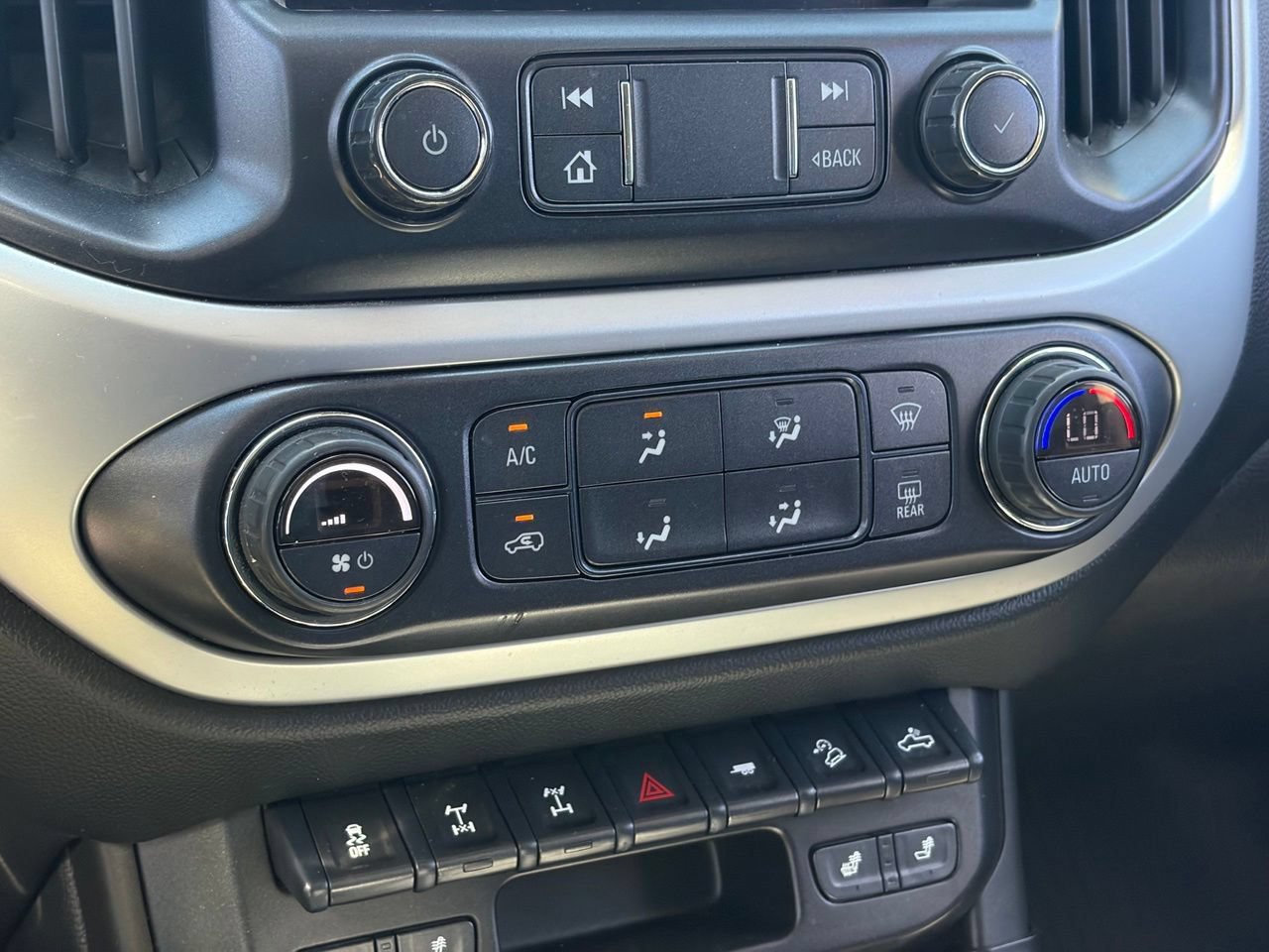 Used 2021 Chevrolet Colorado ZR2 w/ ZR2 Dusk Special Edition AWD/4WD image 9