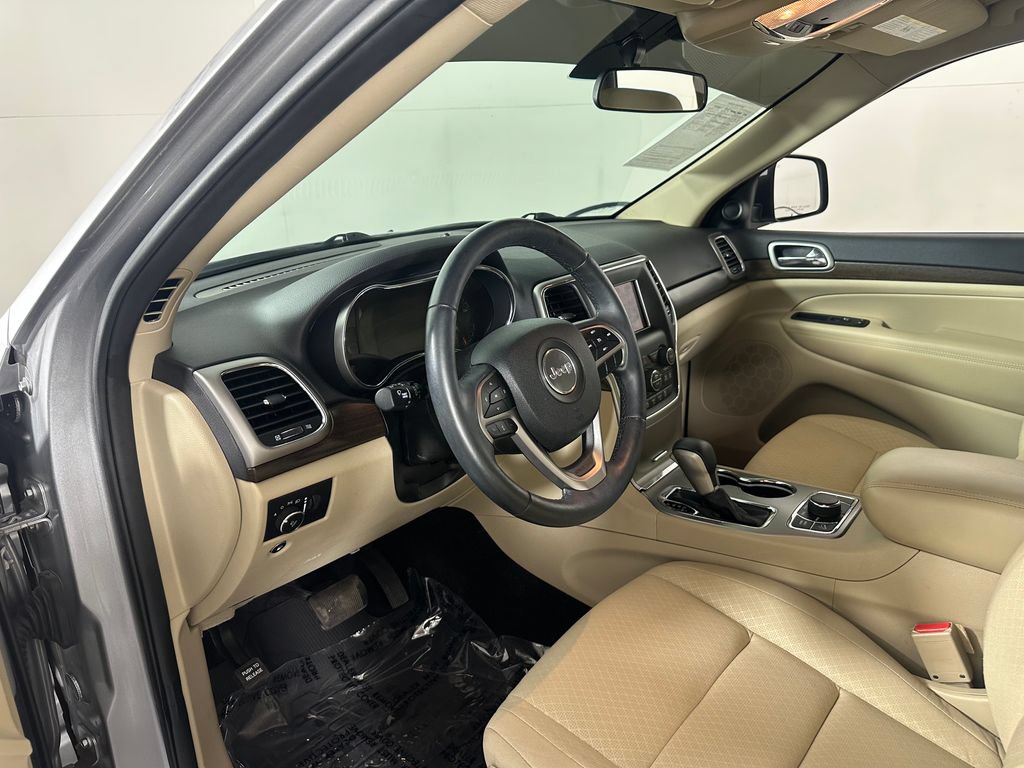 Used 2018 Jeep Grand Cherokee Laredo AWD/4WD image 15