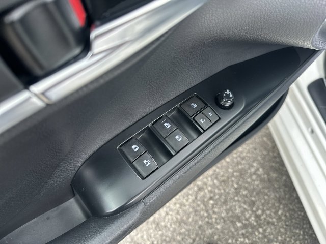 Used 2018 Toyota Camry SE FWD image 18
