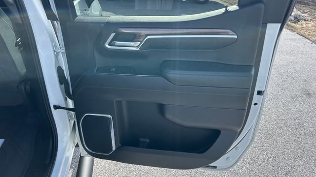 Certified 2022 Chevrolet Silverado 1500 RST w/ Redline Edition AWD/4WD image 37