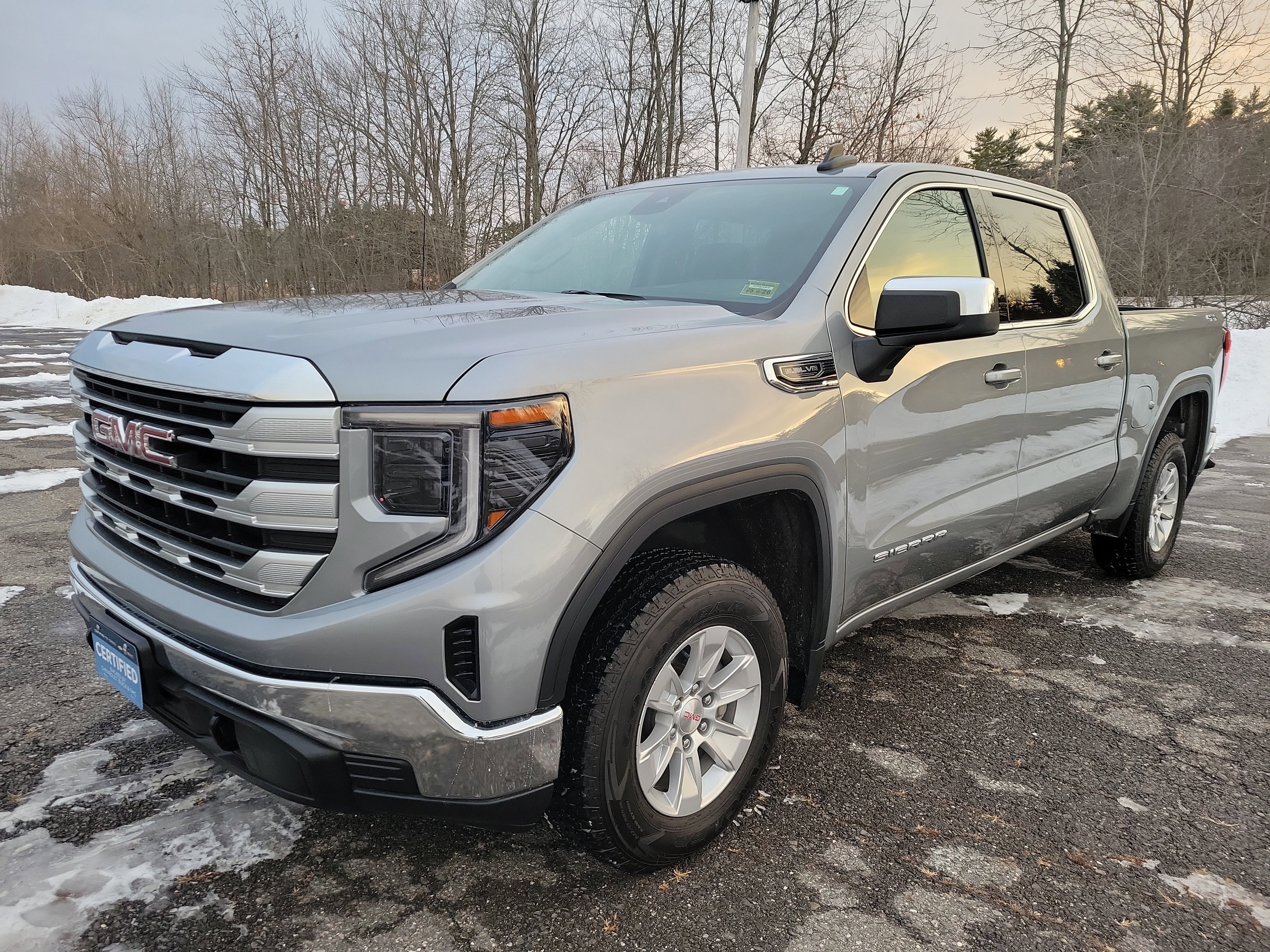 Used 2024 GMC Sierra 1500 SLE image 1