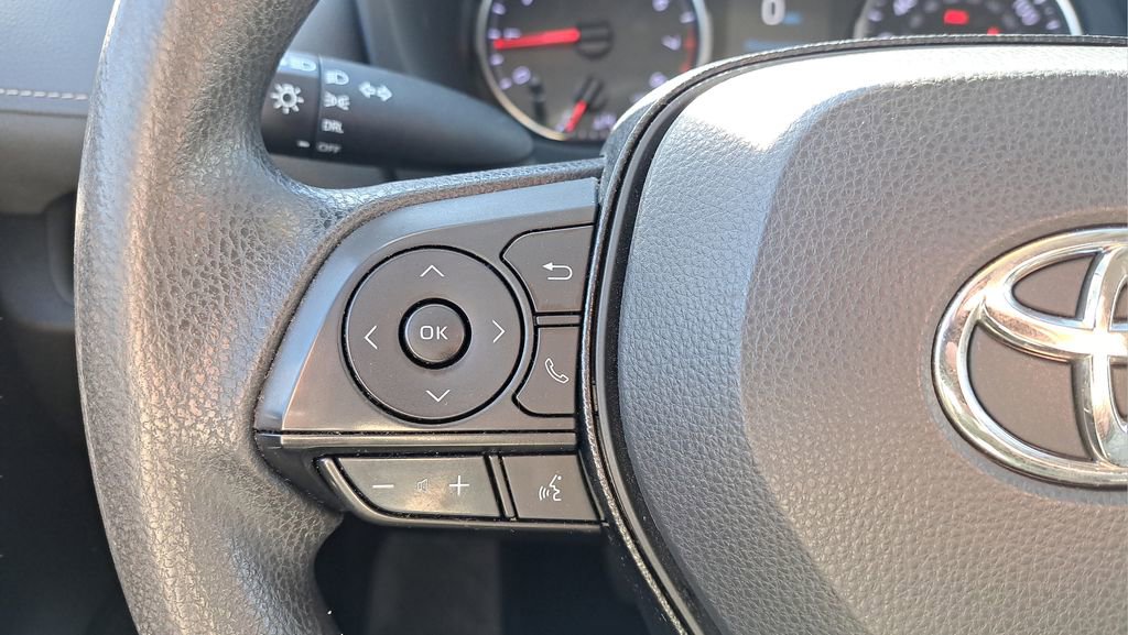 Used 2021 Toyota RAV4 LE image 25