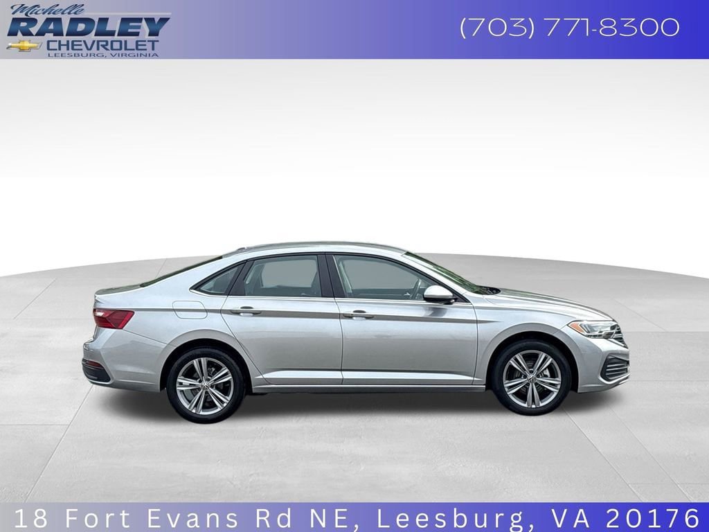Used 2024 Volkswagen Jetta SE FWD image 7