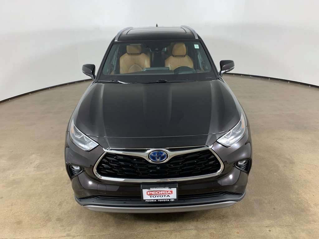 Used 2022 Toyota Highlander Platinum image 3