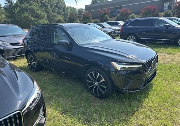 Used 2023 Volvo XC60 B5 Plus w/ Climate Package AWD/4WD image 2