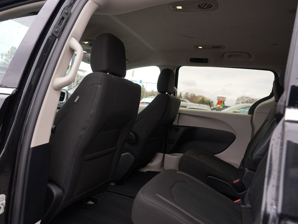 Used 2020 Chrysler Voyager LX FWD image 19