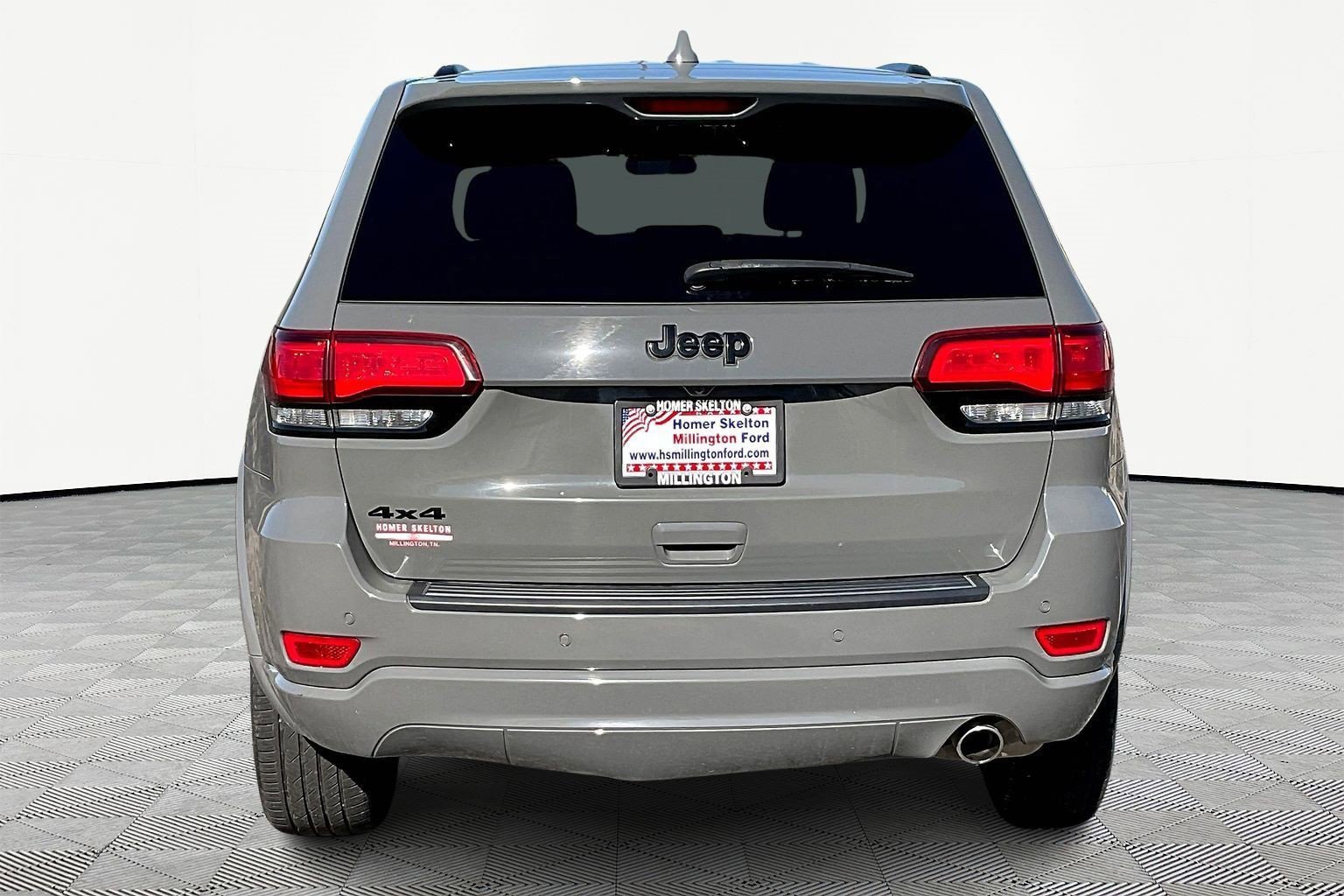 Used 2021 Jeep Grand Cherokee Laredo X image 4