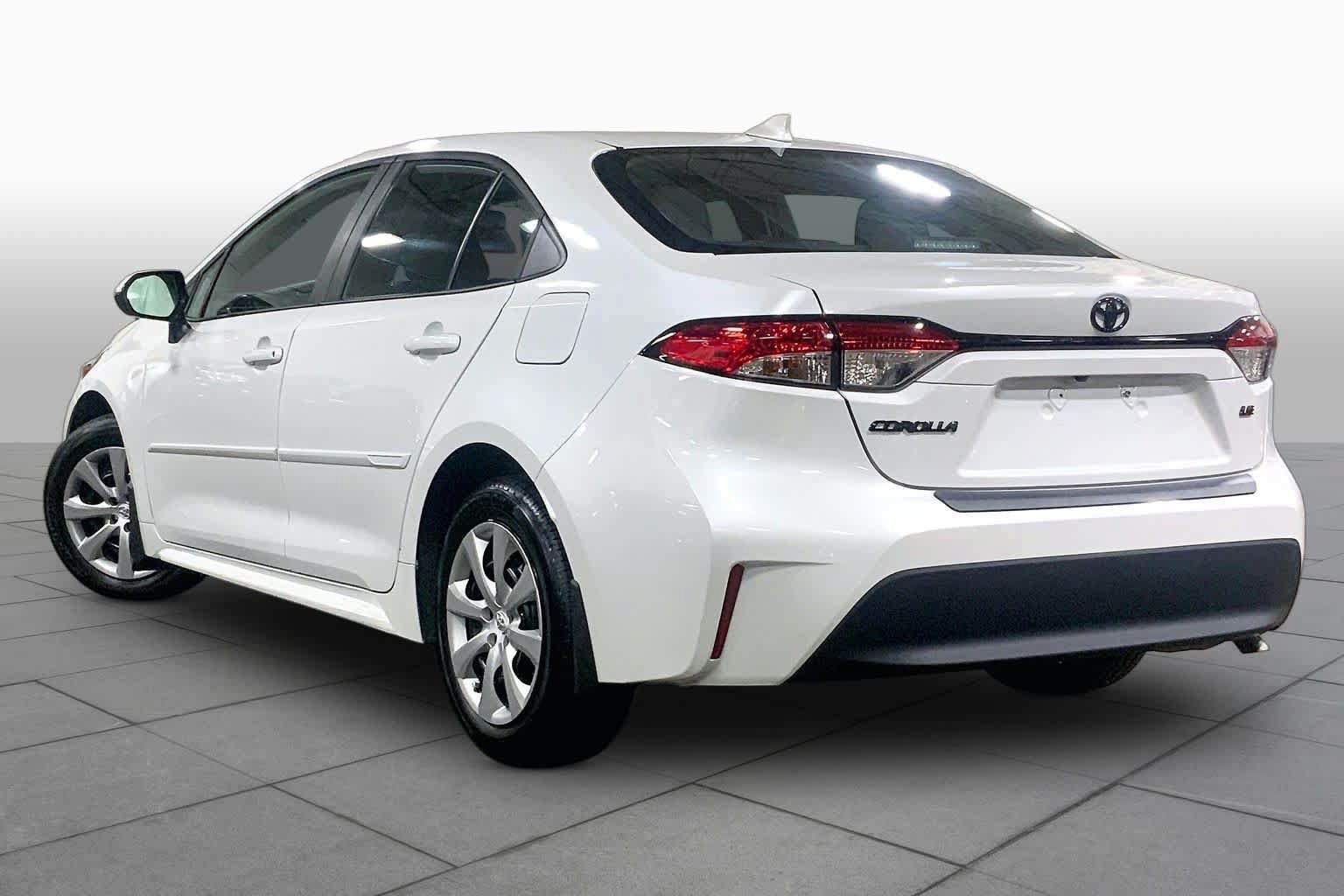 Used 2025 Toyota Corolla LE FWD image 12