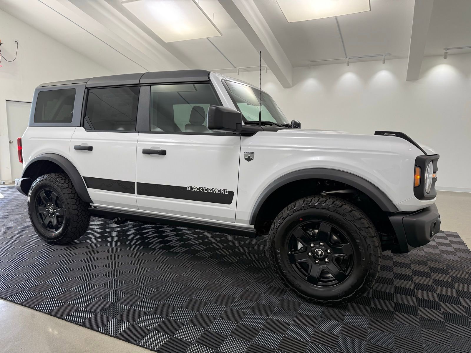 New 2025 Ford Bronco Big Bend w/ Black Diamond Package