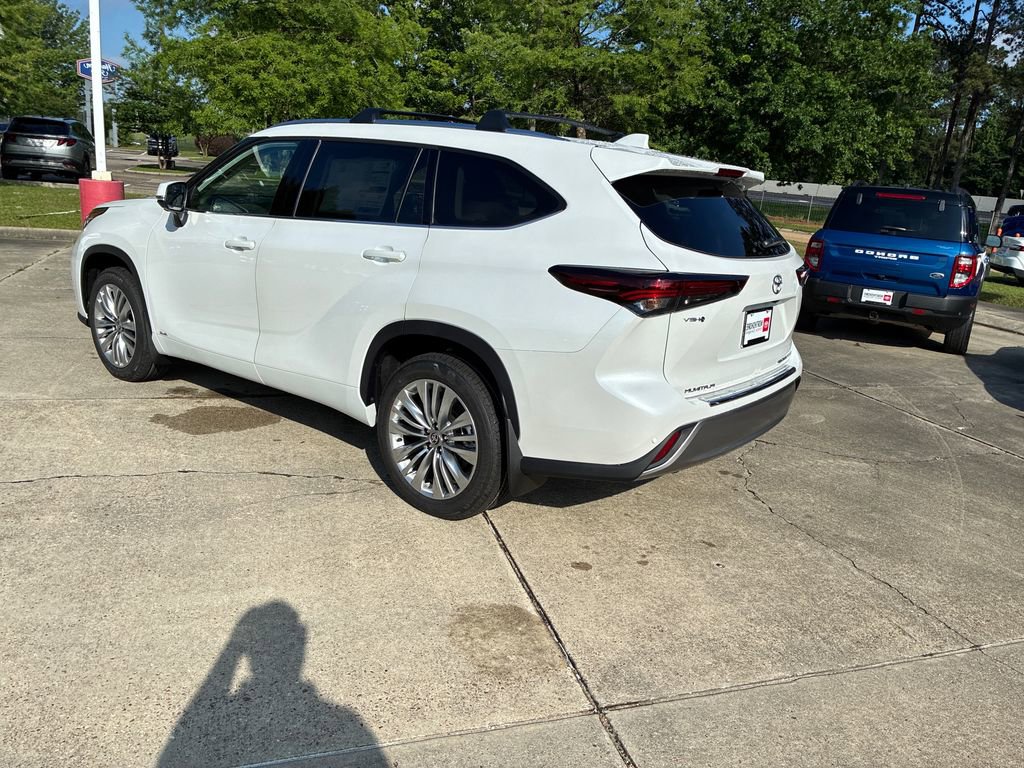New 2026 Toyota Highlander Platinum AWD/4WD image 3
