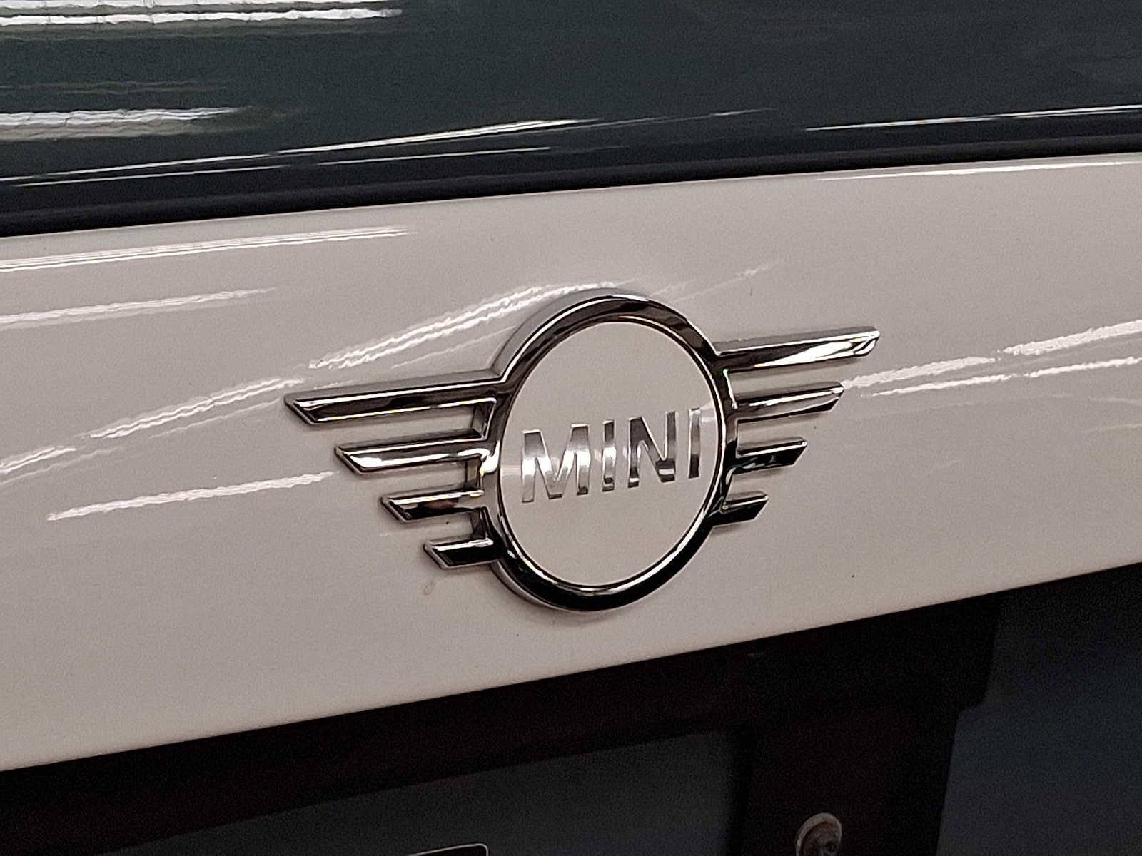 Used 2023 MINI Cooper 4-Door Hardtop w/ Multitone Edition image 29