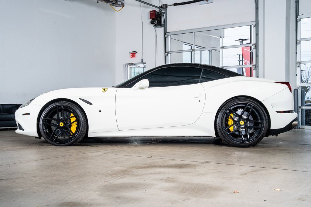 Used 2016 Ferrari California T image 8