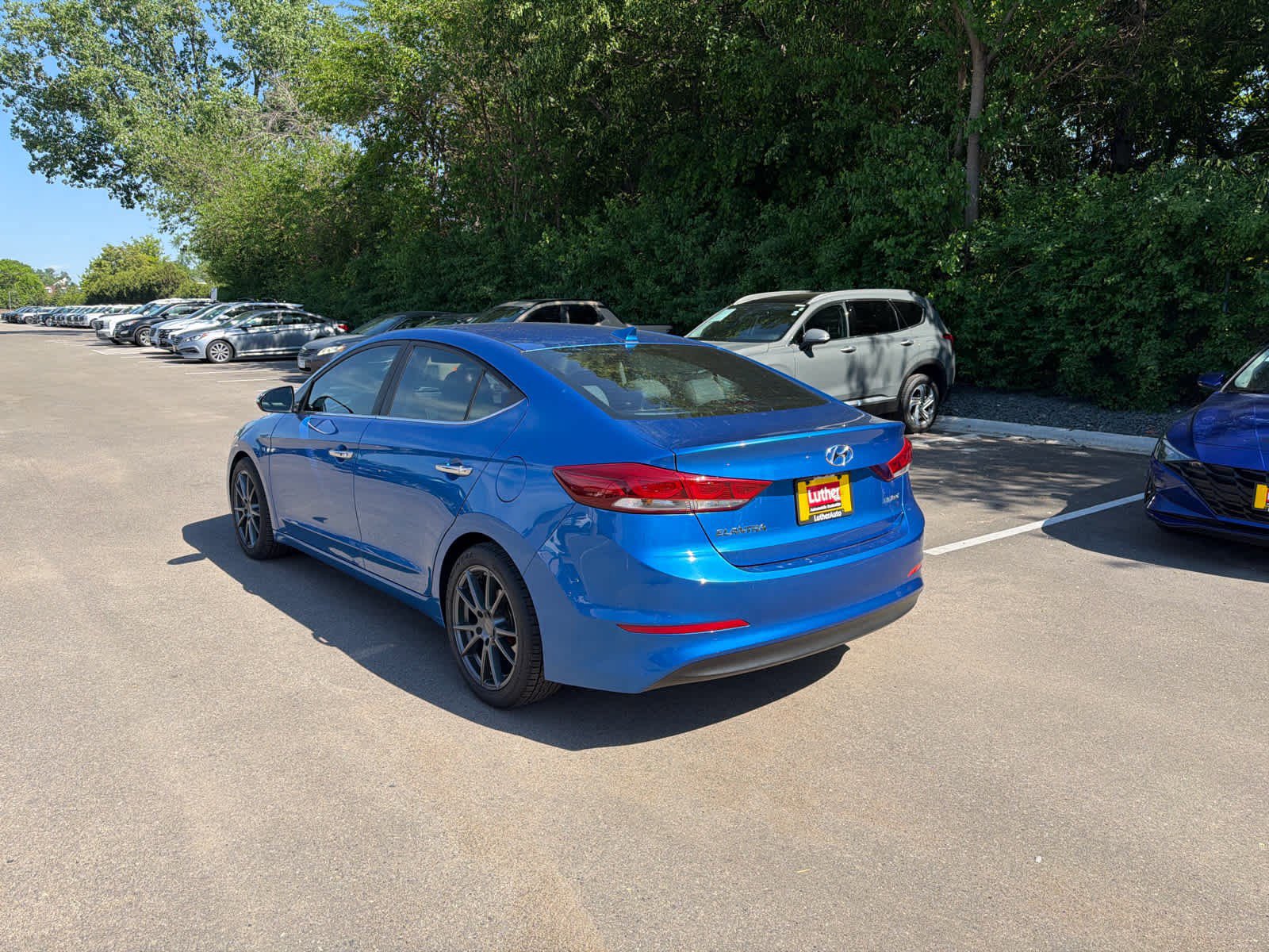 Used 2017 Hyundai Elantra Limited w/ Limited Tech Package 04 FWD image 3