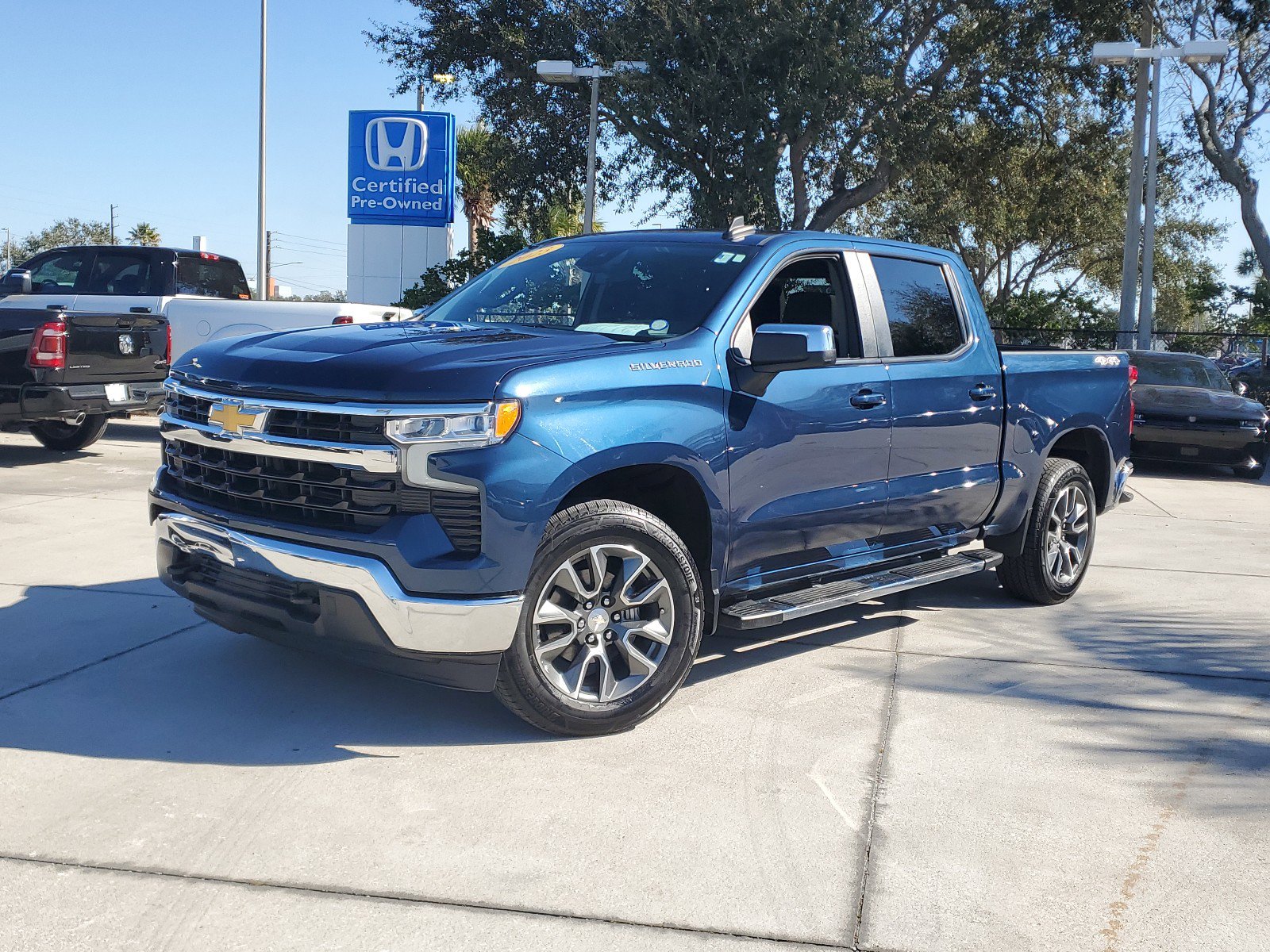 Used 2023 Chevrolet Silverado 1500 LT
