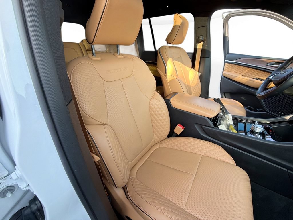 Certified 2024 Jeep Grand Cherokee Summit w/ Adv Protech Group IV AWD/4WD image 28