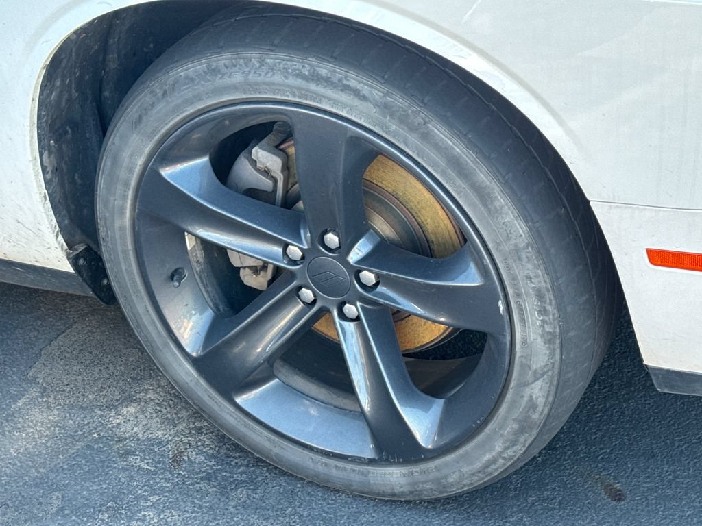 Used 2018 Dodge Challenger R/T RWD image 9
