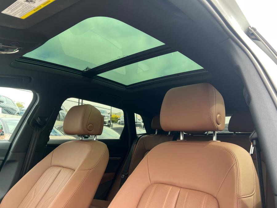 Used 2023 Audi e-tron Premium Plus w/ Premium Plus Package image 18