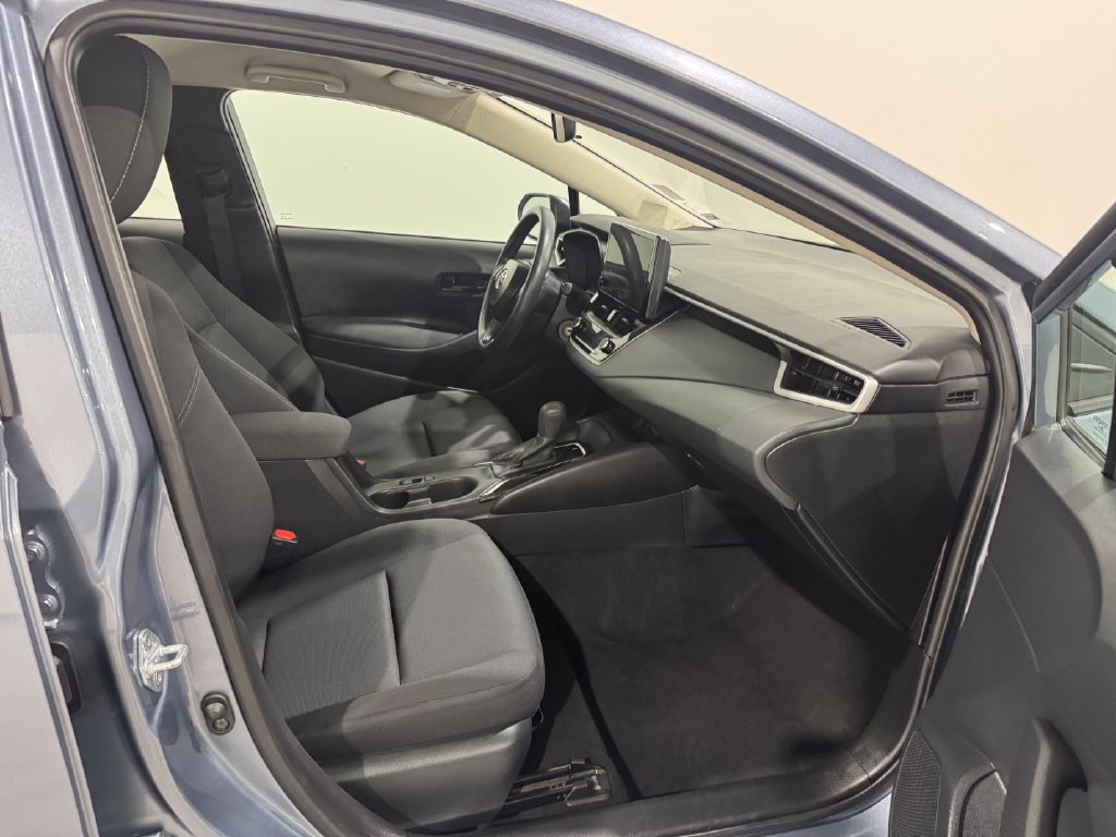Used 2025 Toyota Corolla LE FWD image 21