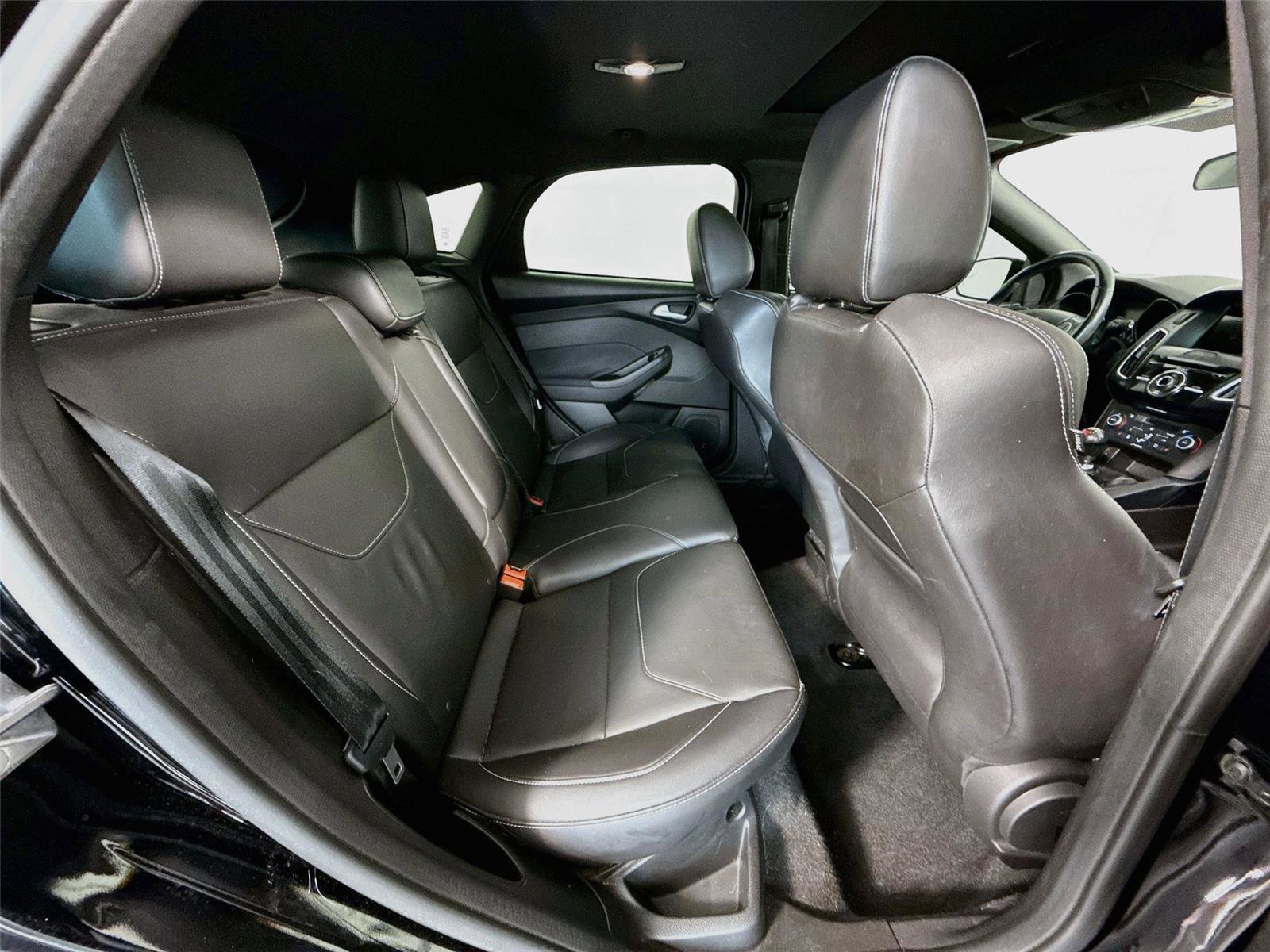 Used 2018 Ford Focus ST w/ Equipment Group 402A FWD image 5