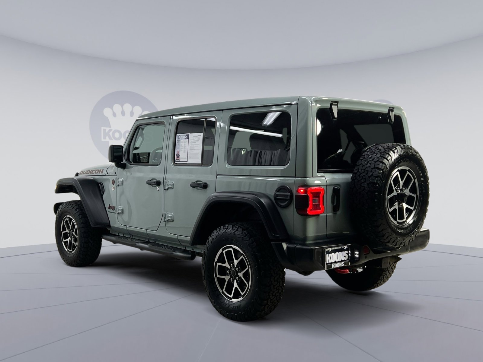 Used 2024 Jeep Wrangler Unlimited Rubicon w/ Technology Group image 10