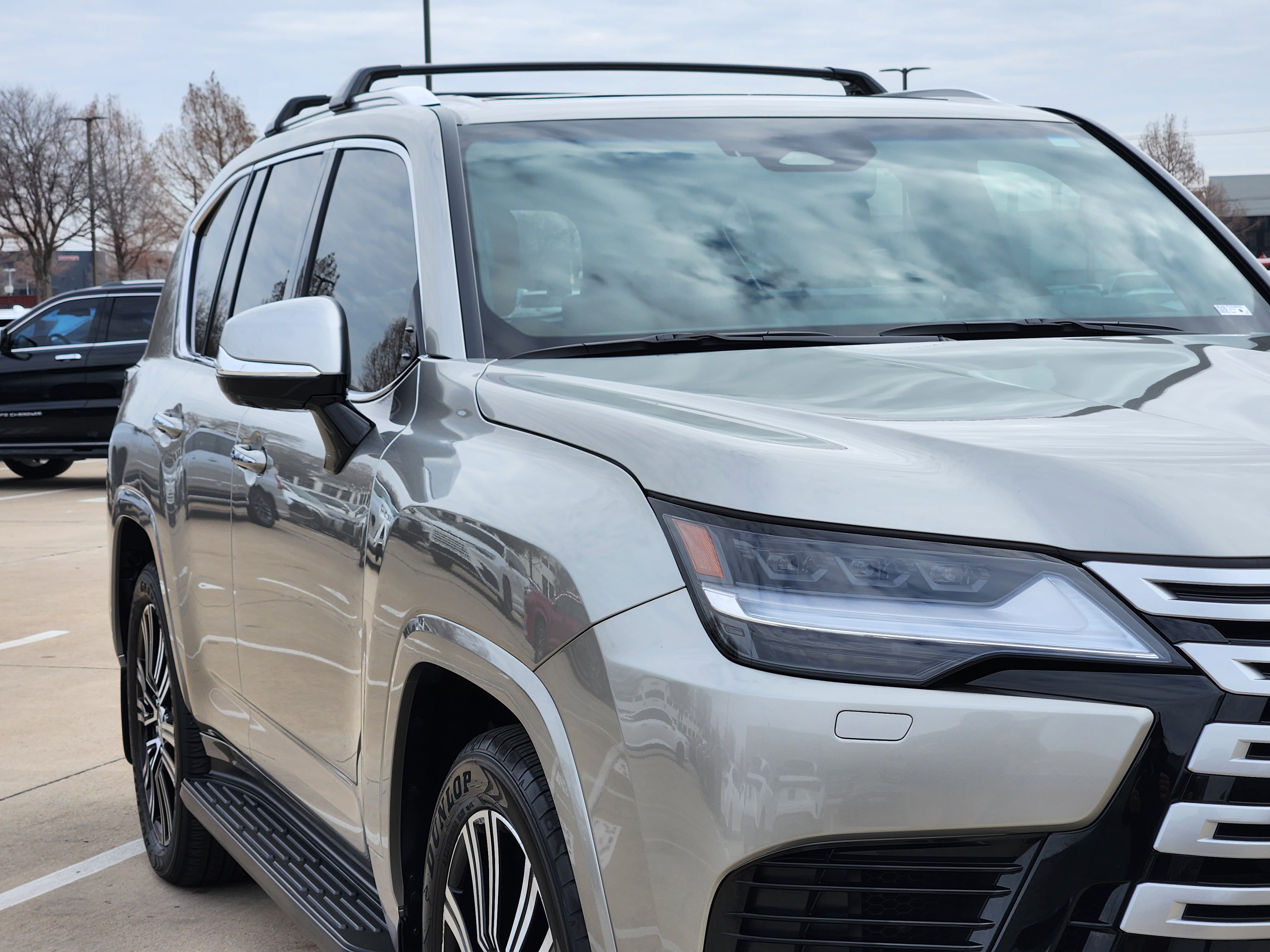 Used 2025 Lexus LX 600 4WD w/ Luxury Package image 8