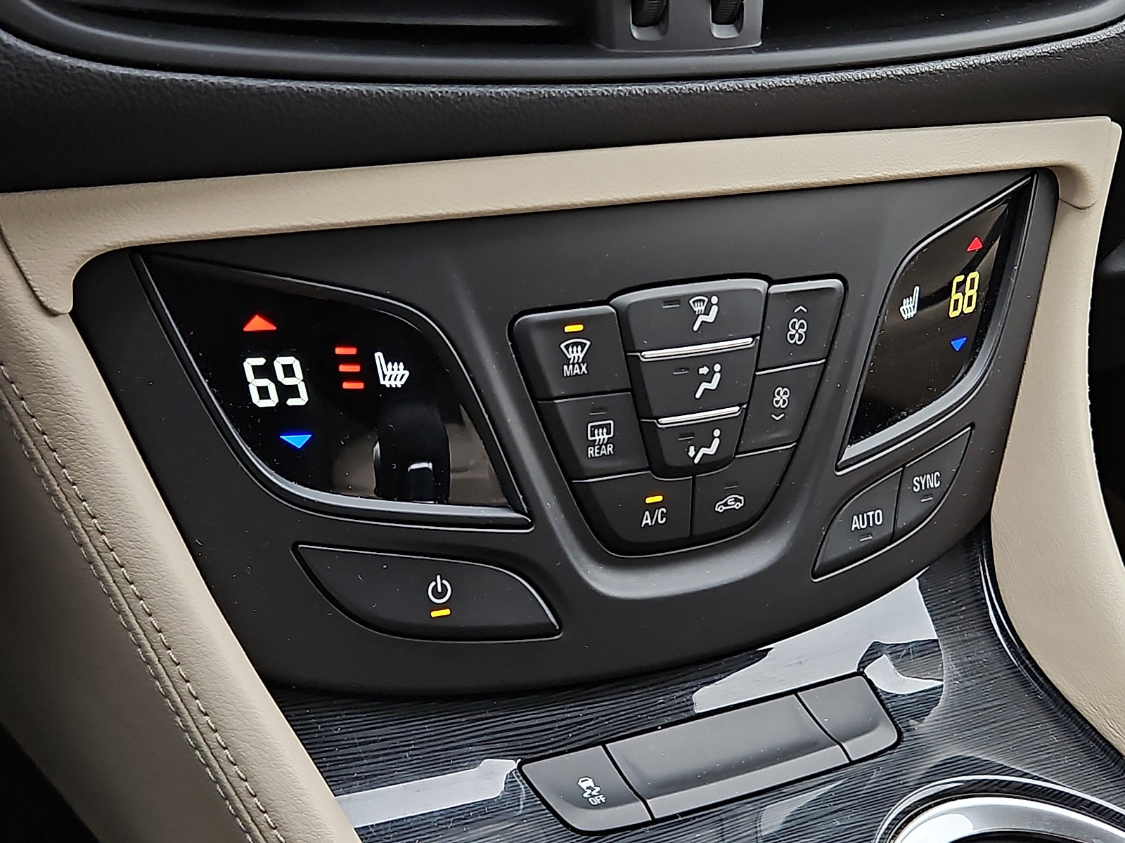 Used 2018 Buick Envision Essence image 15