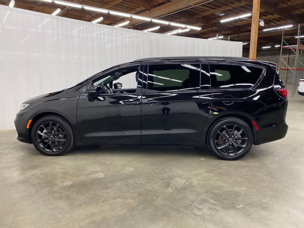 Used 2025 Chrysler Pacifica Limited FWD image 3