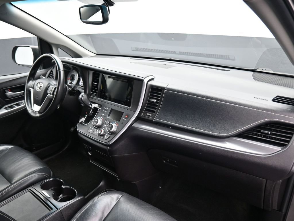 Used 2017 Toyota Sienna SE w/ SE Preferred Package image 56