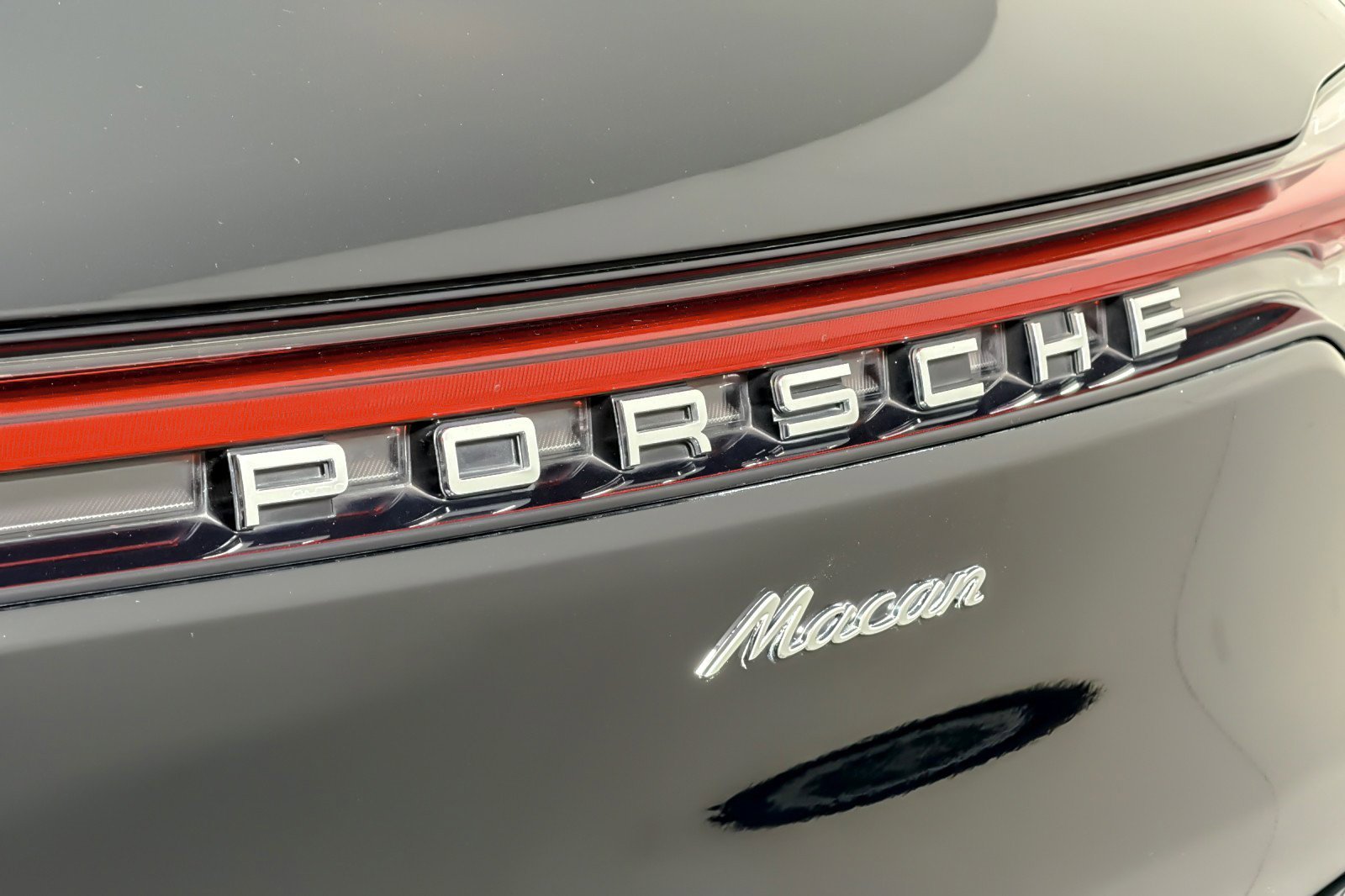 Used 2022 Porsche Macan w/ Driver Memory Package image 26