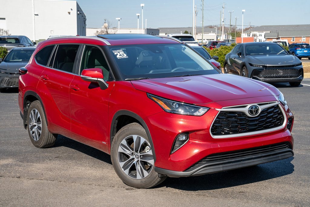 Used 2025 Toyota Highlander XLE