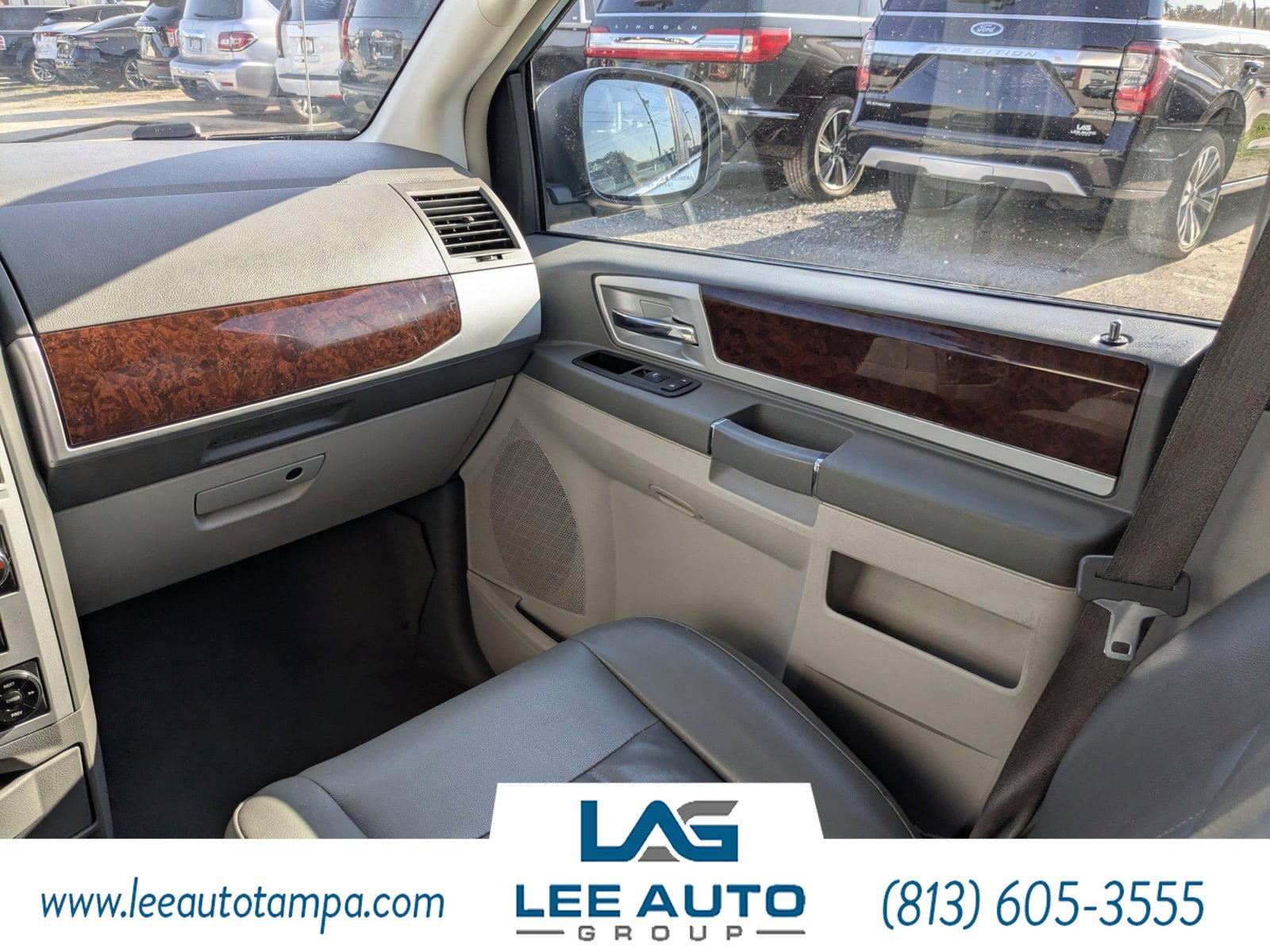 Used 2010 Chrysler Town & Country Touring image 16