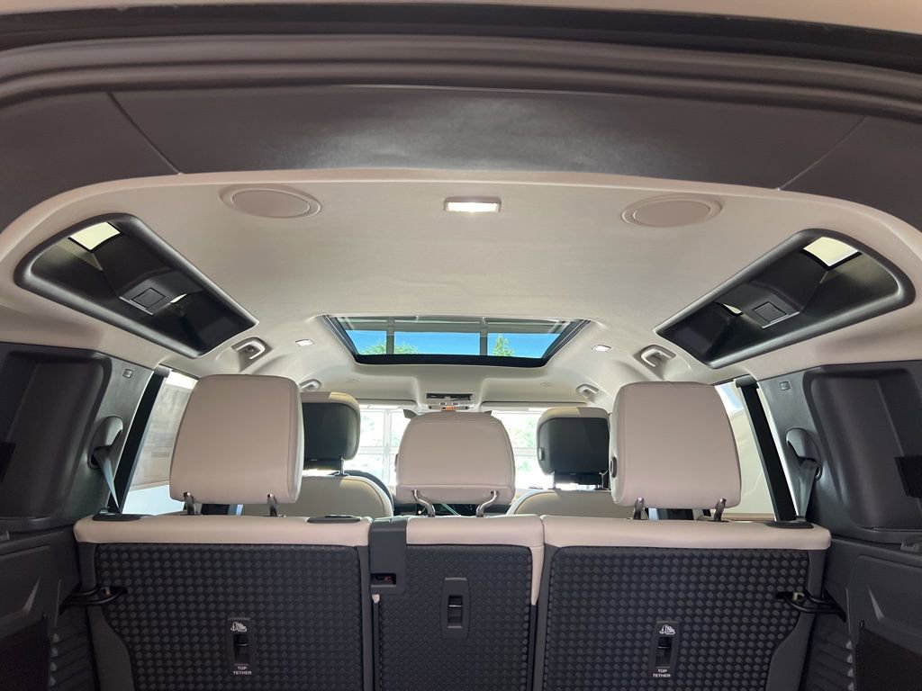New 2024 Land Rover Defender 110 SE AWD/4WD image 30
