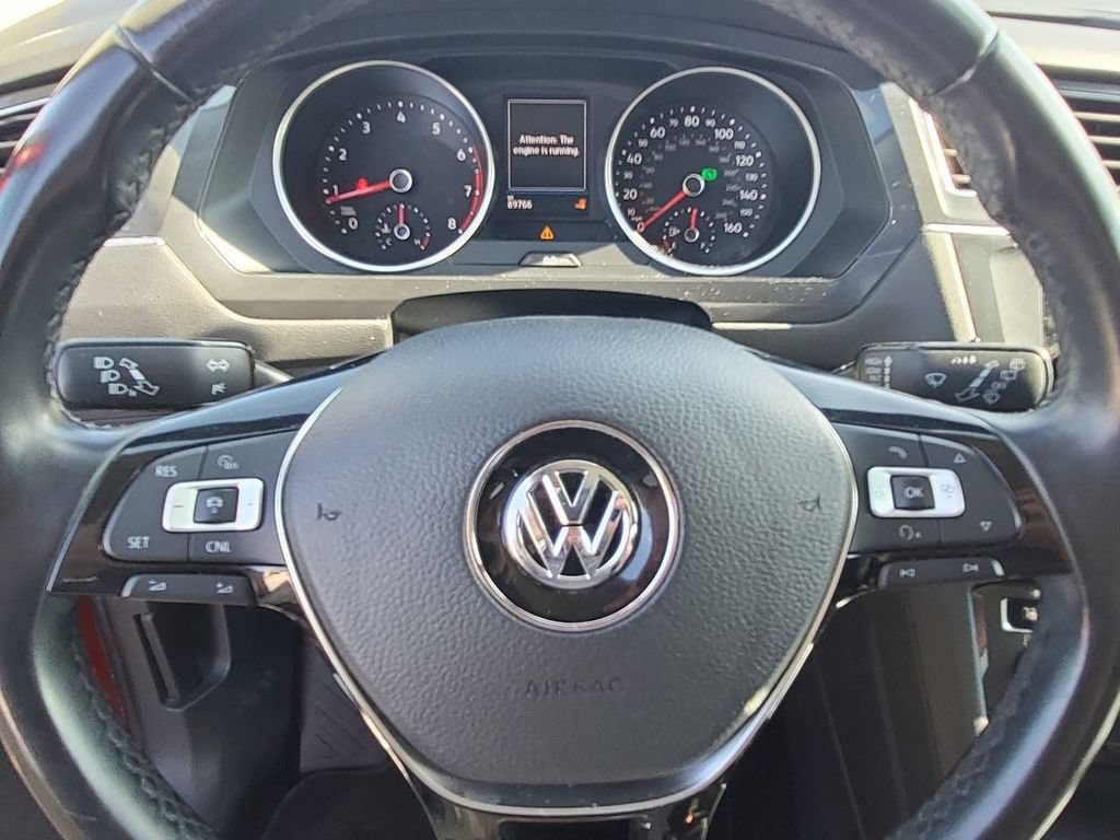 Used 2018 Volkswagen Tiguan SEL AWD/4WD image 18