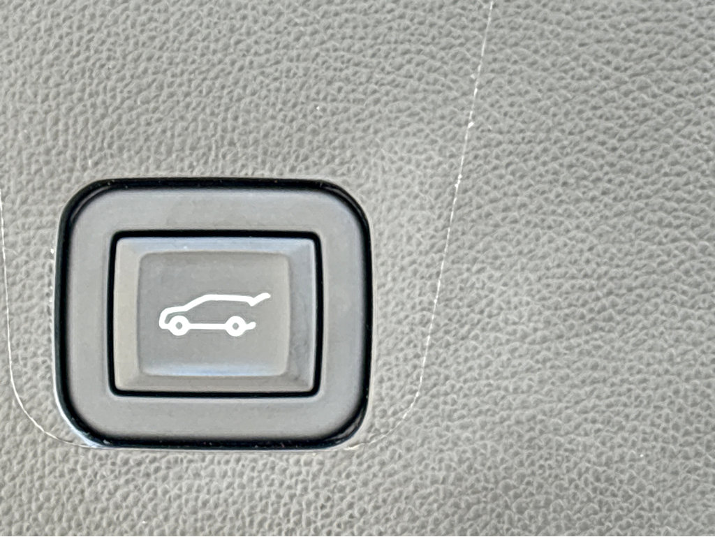 Used 2023 Chevrolet Traverse LT image 13