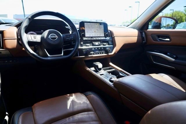 Used 2023 Nissan Pathfinder Platinum image 9