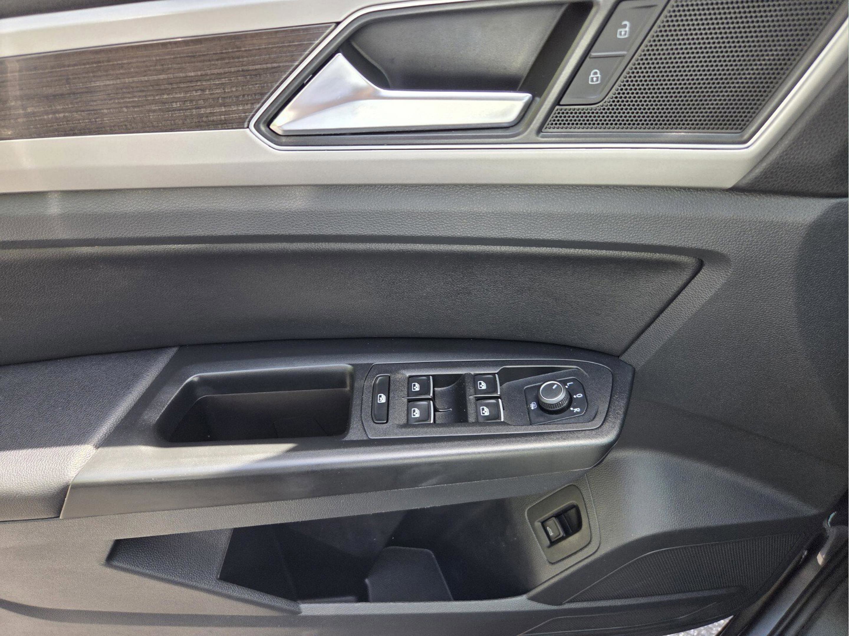 Used 2019 Volkswagen Atlas SE image 25