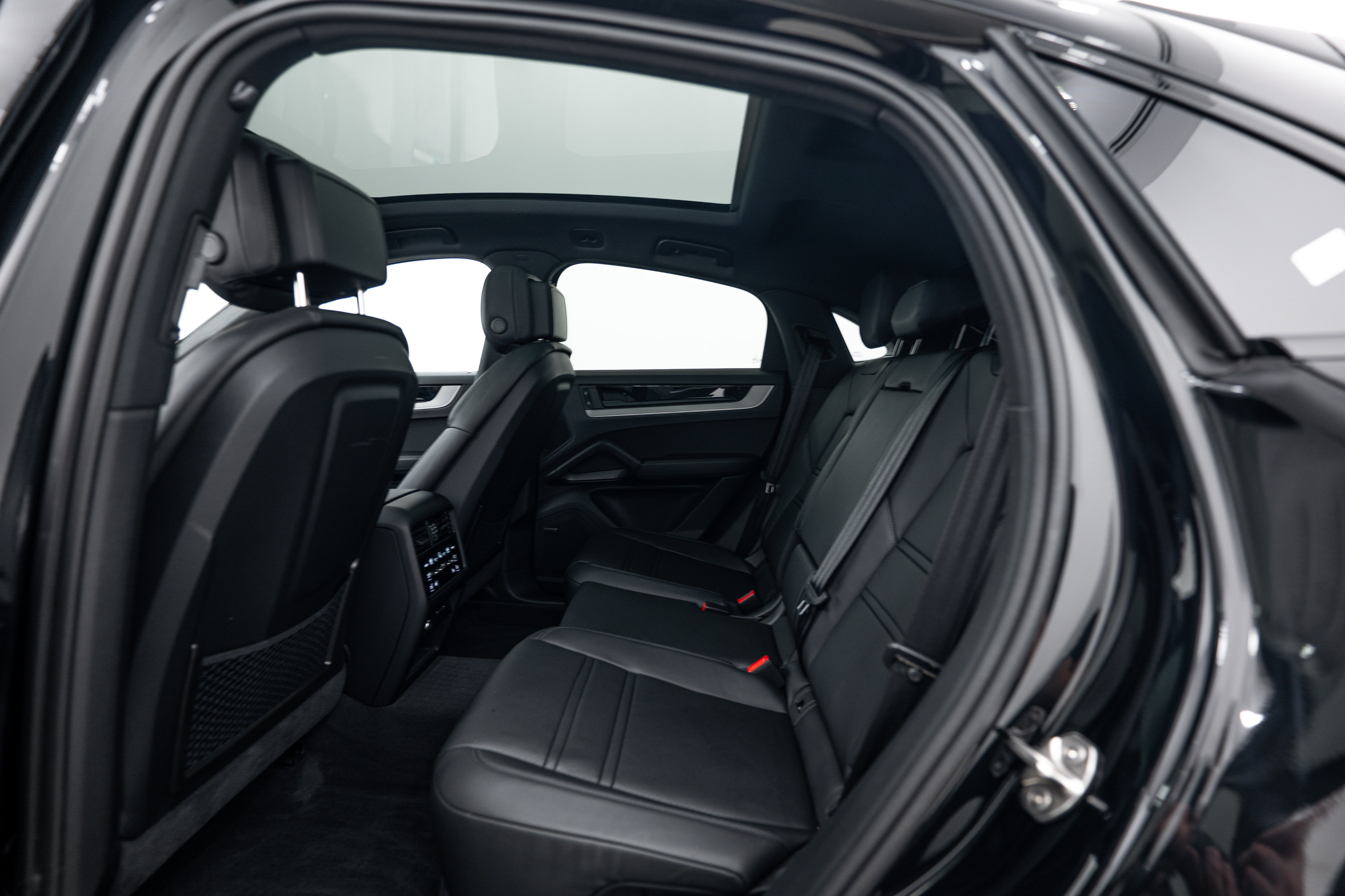 Certified 2026 Porsche Cayenne Coupe AWD/4WD image 24