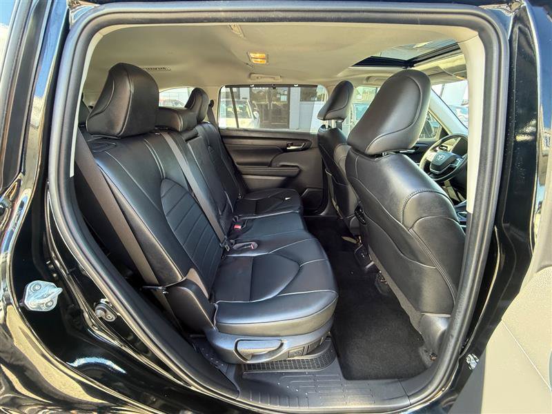 Used 2023 Toyota Highlander XLE FWD image 29