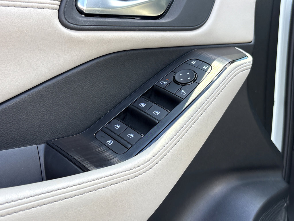 Used 2025 Nissan Rogue SV w/ SV Premium Package image 21