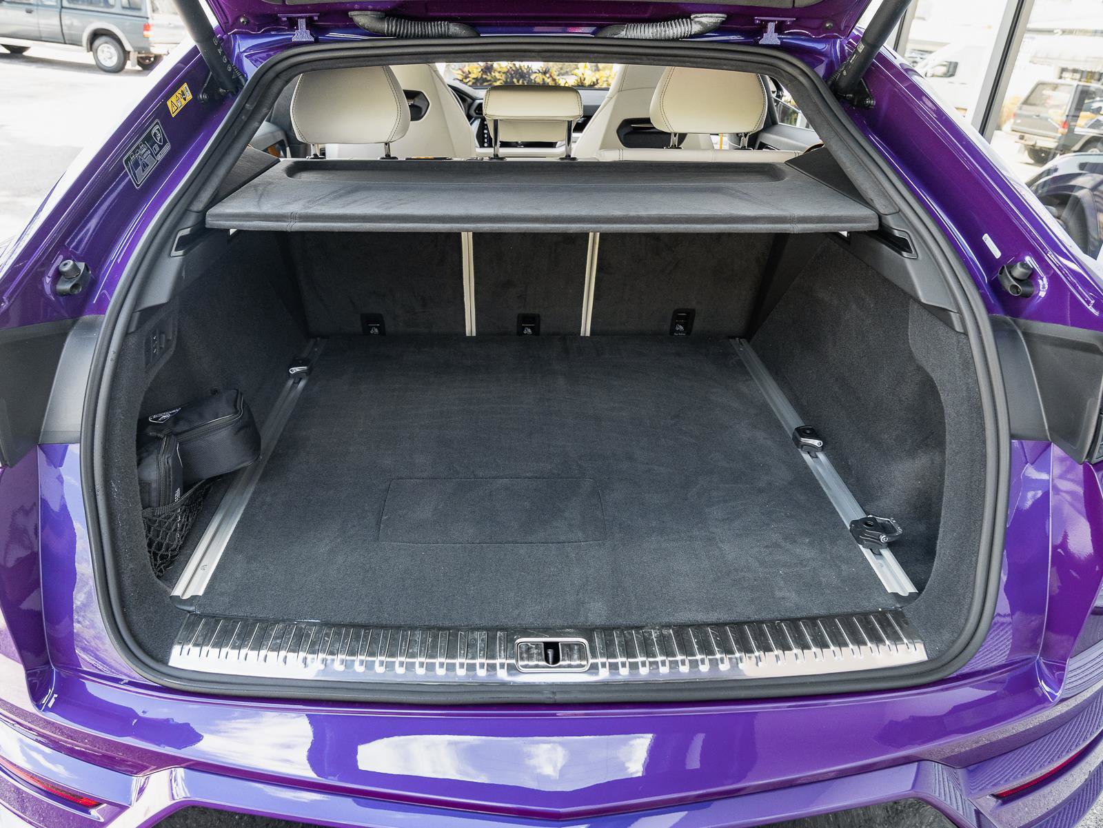 Used 2025 Lamborghini Urus SE image 56