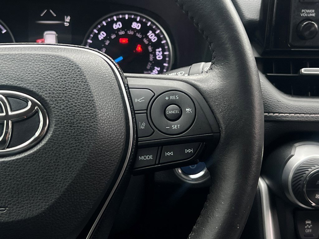 Used 2021 Toyota RAV4 XLE Premium image 20