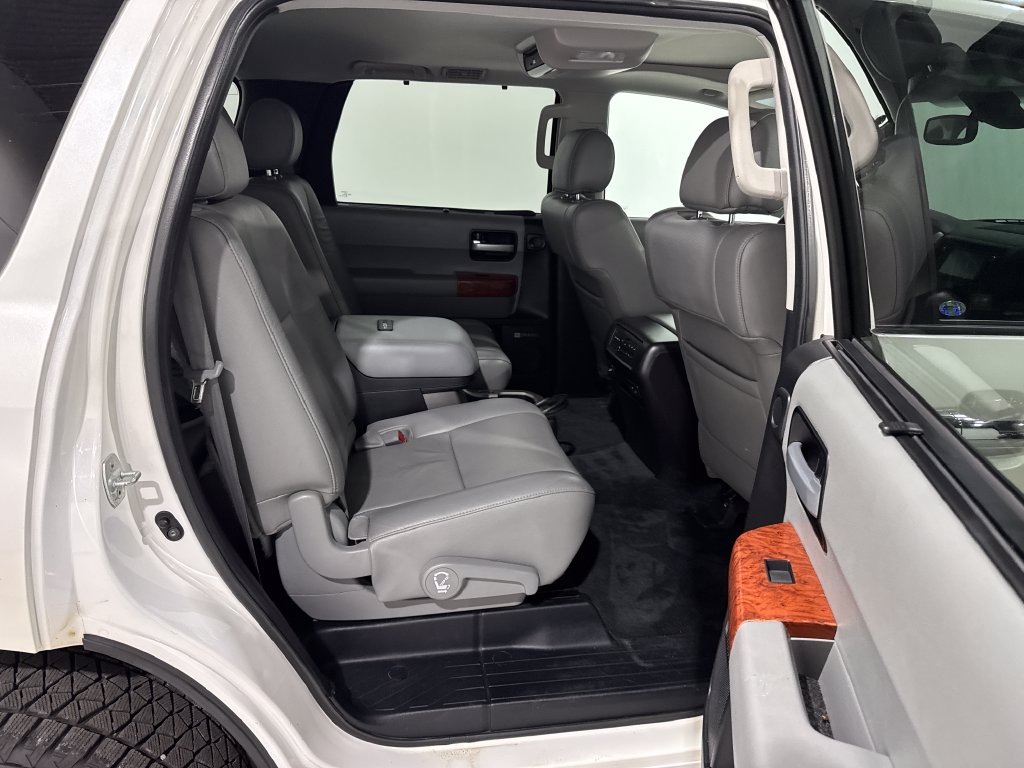 Used 2018 Toyota Sequoia Platinum AWD/4WD image 25
