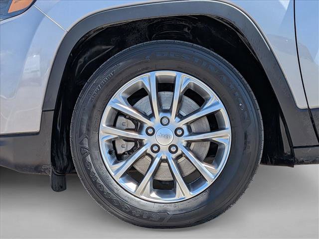 Used 2021 Jeep Cherokee Latitude Plus w/ Mopar Interior Package image 24