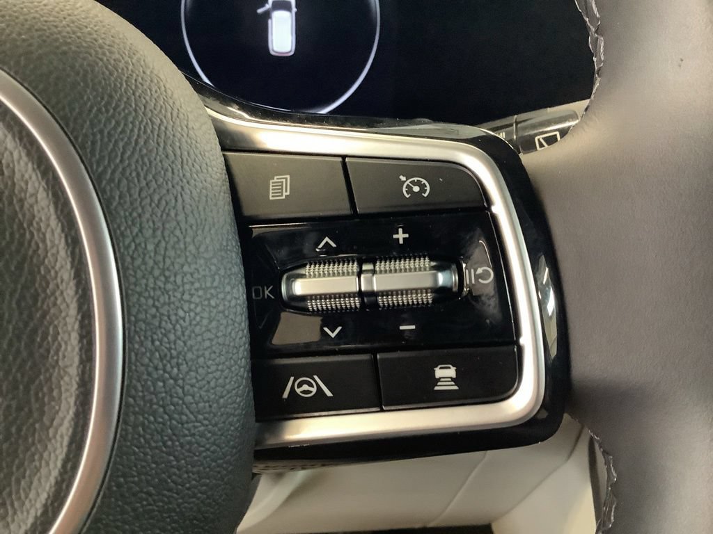 Certified 2024 Kia Carnival SX FWD image 30