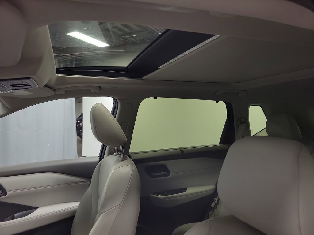 Used 2024 Nissan Rogue SV w/ SV Premium Package image 13