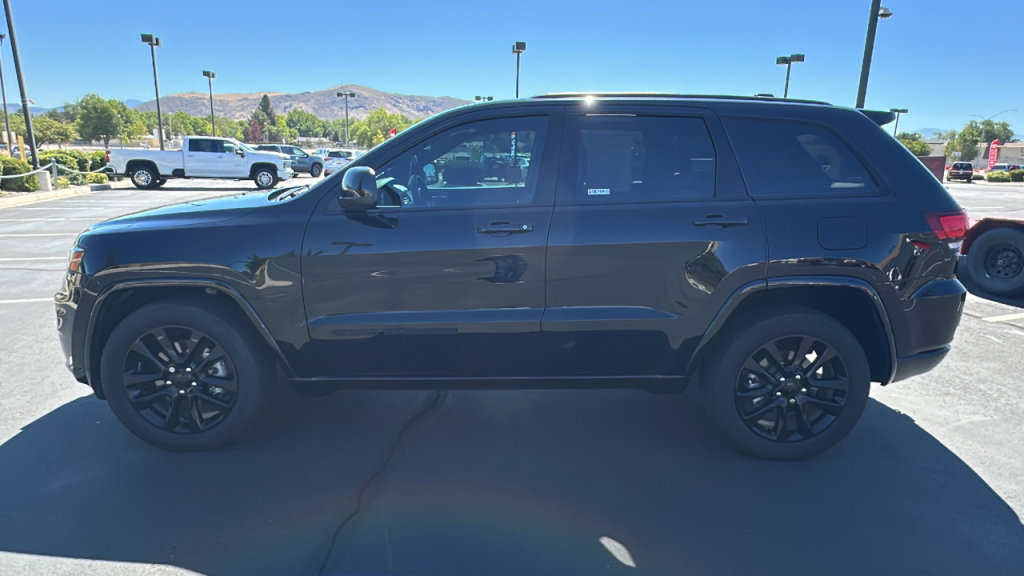 Used 2021 Jeep Grand Cherokee Laredo X image 6