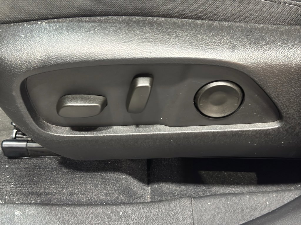 Used 2025 Chevrolet Equinox LT w/ Convenience Package II image 16