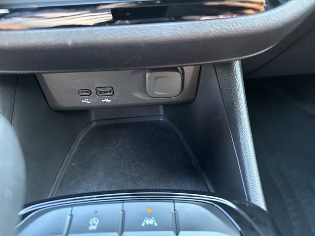 Used 2025 Buick Envista Sport Touring image 19