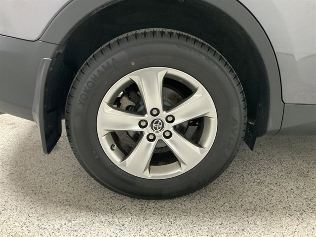 Used 2015 Toyota RAV4 XLE AWD/4WD image 12